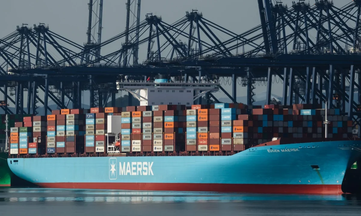 Navigating Peril: Maersk and Hapag-Lloyd Signal Cautious Return to the Red Sea