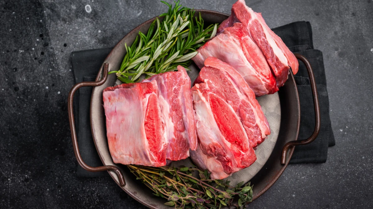 The Ultimate Culinary Showdown: Dutch Oven Braising vs. Slow Cooker for the Most Tender Beef Short Ribs